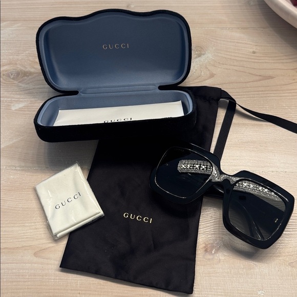 Gucci Black Sunglasses for Women main image 9
